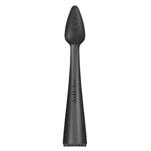 Double Dare OMG! Accessory I.M. Buddy Mini. I.M. Buddy Mini is een milieuvriendelijke en flexibele reinigingstool die is ontworpen om de T-zone en het kingebied te reinigen. Siliconen haren aan elke kant zorgen voor een stevige of zachte reinigingservaring. De innovatieve vorm en grootte werken effectief om hardnekkige mee-eters en dode huidcellen voorzichtig weg te wassen.Combineer de I.M. Buddy Mini met OMG! Pulling Gel voor de meest effectieve scrubervaring.Gebruik: Giet Pulling Gel of Peeling Gel op de borstel en masseer op de huid met cirkelvormige bewegingen. Spoel af met water.