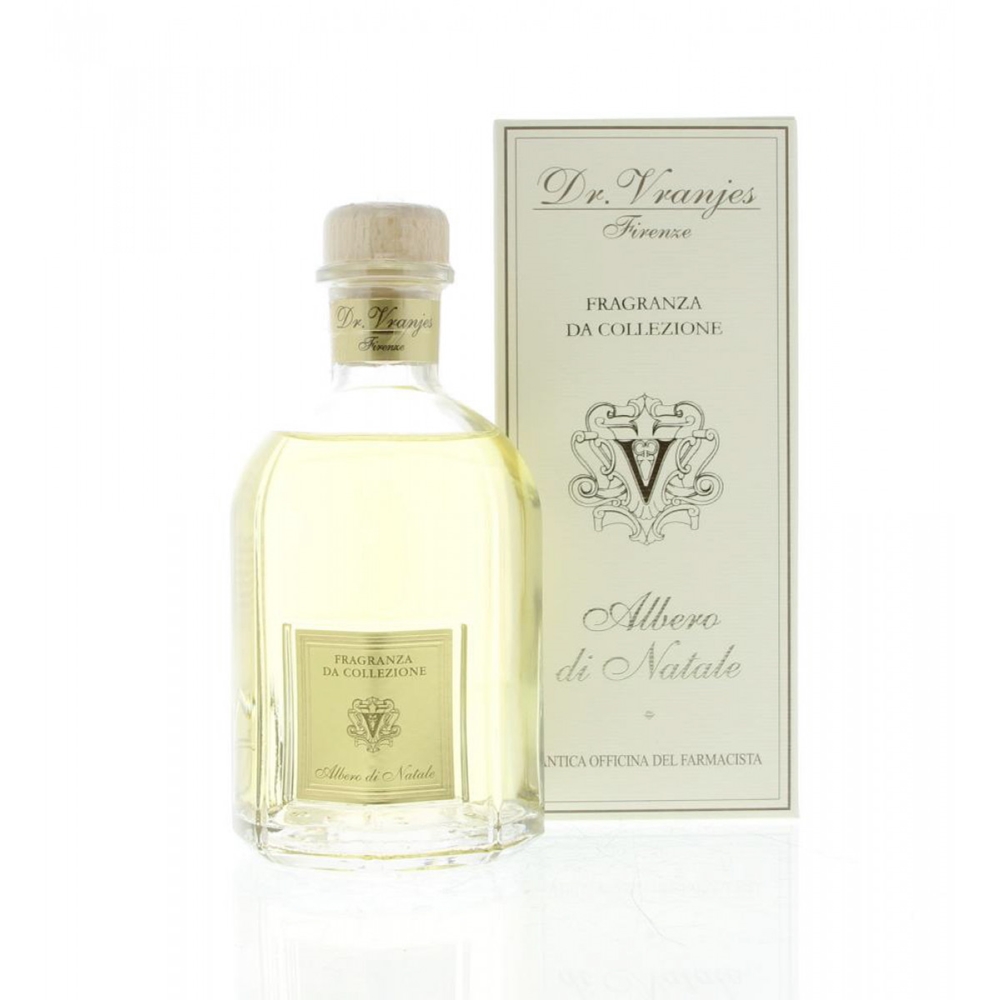 Dr. Vranjes Albero Di Natale Fragranza D'Ambiente. Zachte en frisse huisgeur brengt energie in elke woonruimte. Noten van mossen en denneappels vermengen zicht om de magie van Kerstmis te creëren.