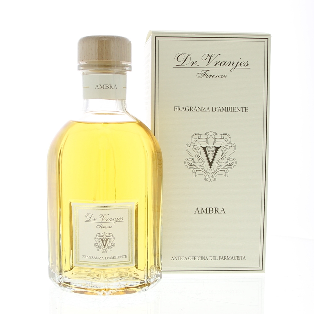 Ambra is een oriëntaalse, oosterse geur. Deze geur geeft ontspanning aan woonruimtes en slaapkamers. De geur zorgt voor een aangenaam gevoel. Deze geur bevat tonen van Amber, Patchoeli, Sandelhout en Vanille. Plaats de diffuser niet op gepolijste, gelakte of geverfde oppervlakken. Plaats de diffuser in het midden van de kamer, zodat de lucht beweegt en de geur kan circuleren.