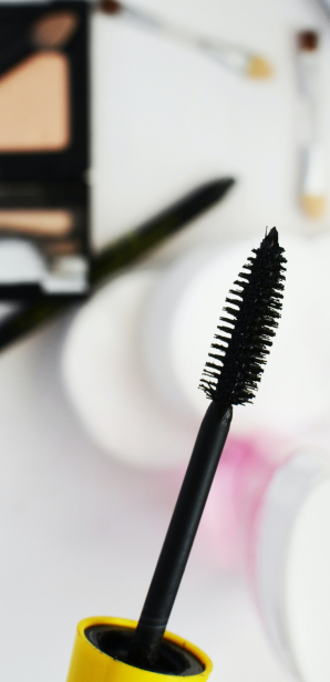 Wie entfernt man wasserfeste Mascara?